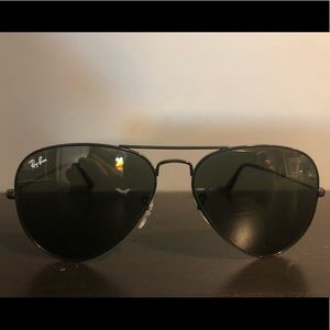 Black Metal Aviator Ray Ban’s